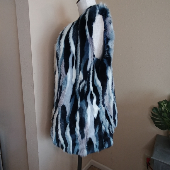 INC International Concepts faux fur vest - Picture 12 of 14